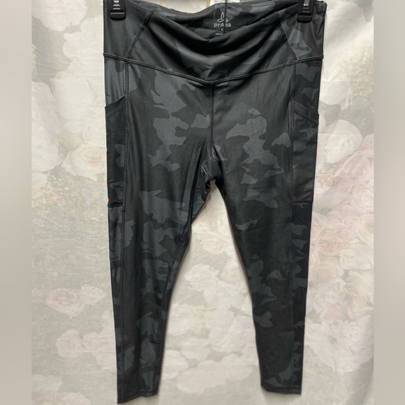 NWT PrANa black camo high rise legging - Picture 10 of 15